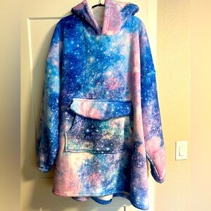 Sweet galaxy patterned blanket/hoodie/sweatshirt. Worn once, and SO comfy!
